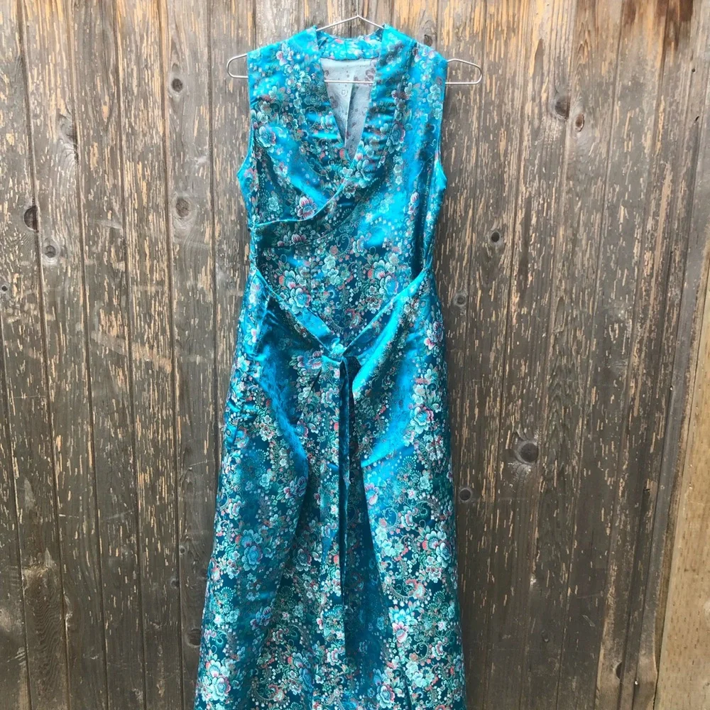 Beautiful teal satin maxi - Picture 3 of 10